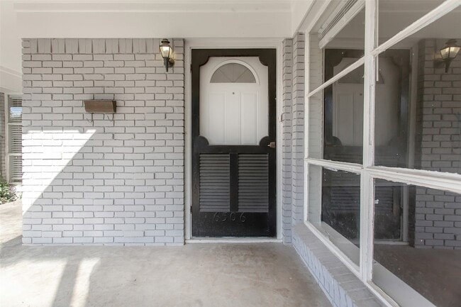 Building Photo - 6506 St Moritz Ave