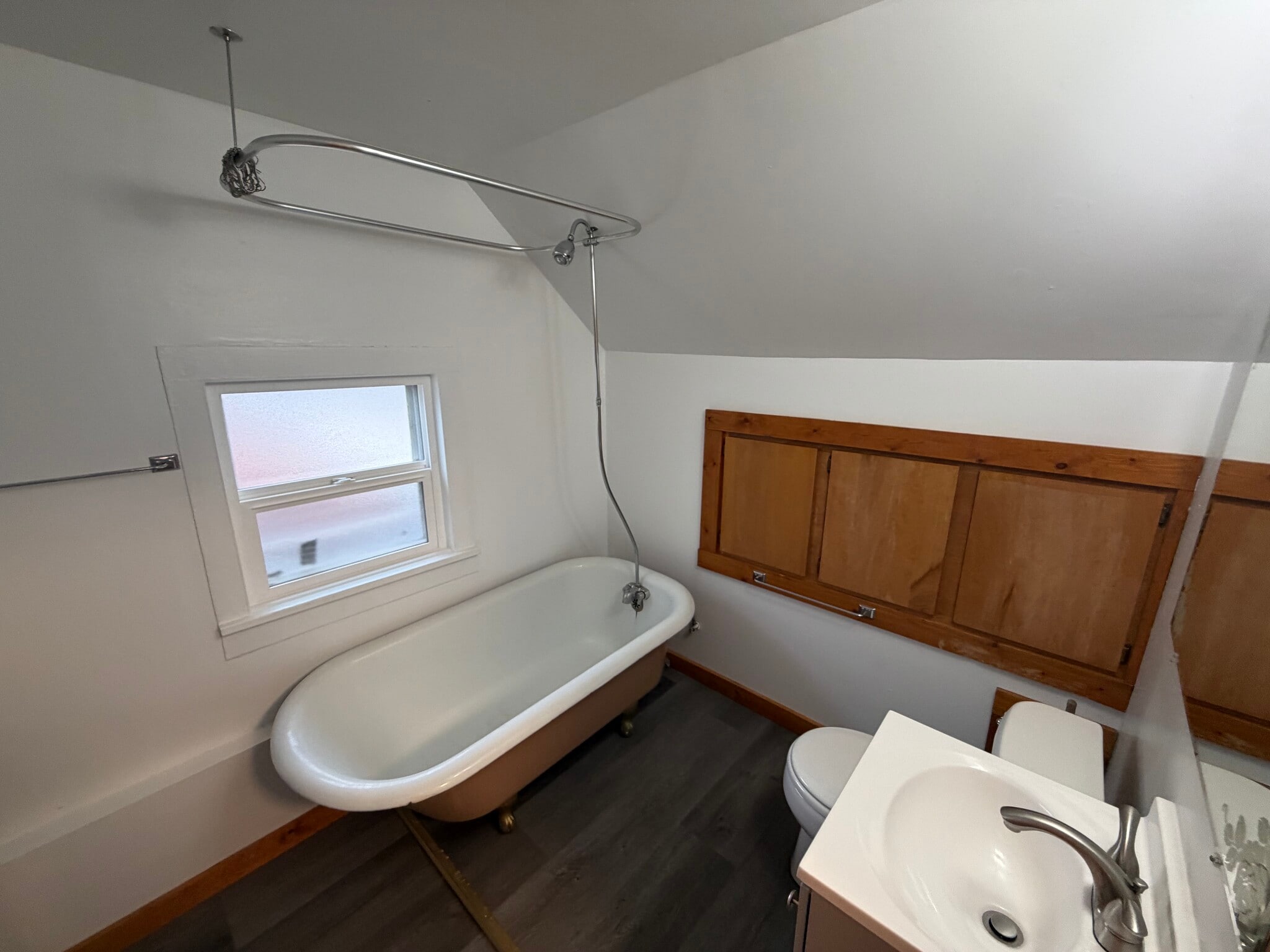 Bathroom w/ Clawfoot Tub - 6318 W Grant St