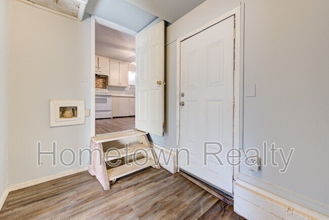 Building Photo - 9809 N McKinley Ave
