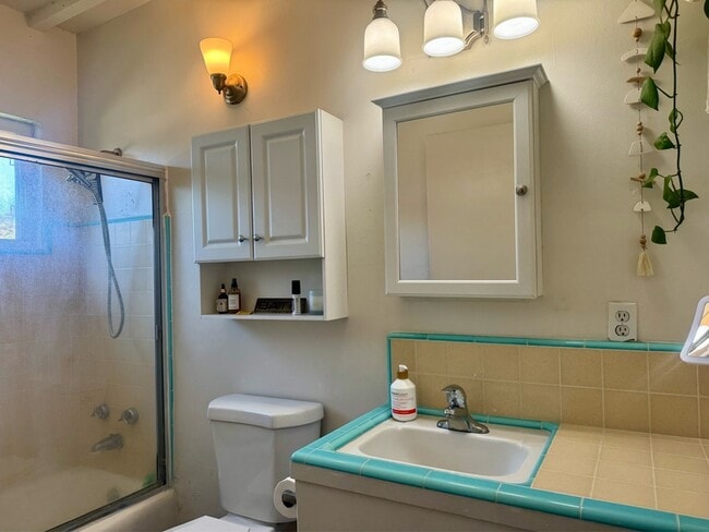 Building Photo - 4284 Third Ave