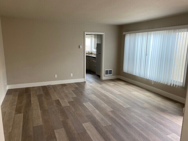 Building Photo - 333 29th St