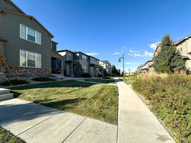 Building Photo - CORNER 3bd 2.5ba paired home in Trails Edge!