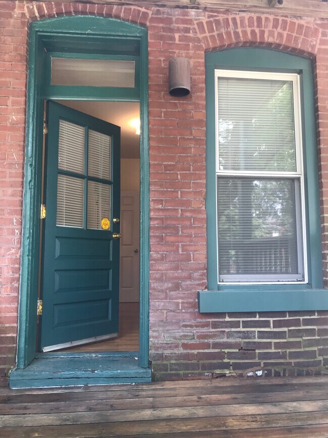 Building Photo - 3823 Shenandoah Ave