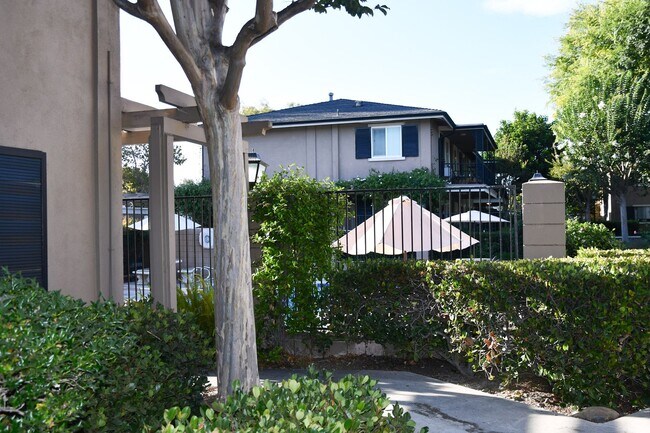 Building Photo - 660 S Glassell St