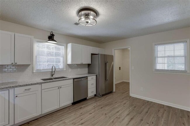 Building Photo - 1755 Straw Valley Rd