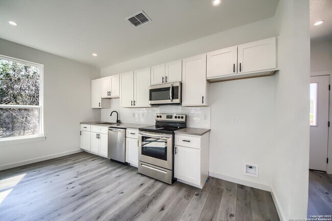 Building Photo - 2066 Dry Creek