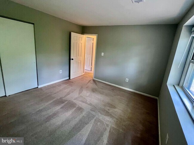 Building Photo - 9101 Streamview Ln
