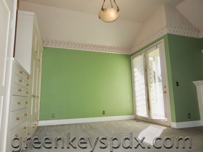 Building Photo - 10197-1136