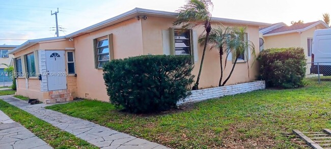 Primary Photo - 1914 Adams St