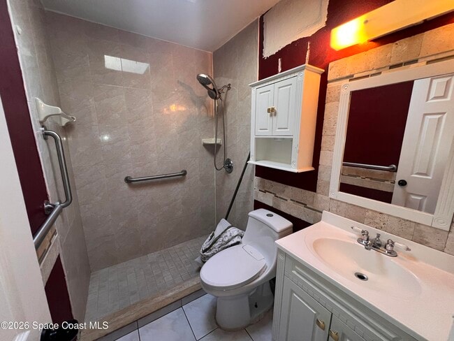 Building Photo - 2807 Tropic Rd