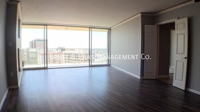 Building Photo - 700 E Ocean Blvd