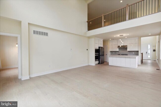 Building Photo - 674 Levering St