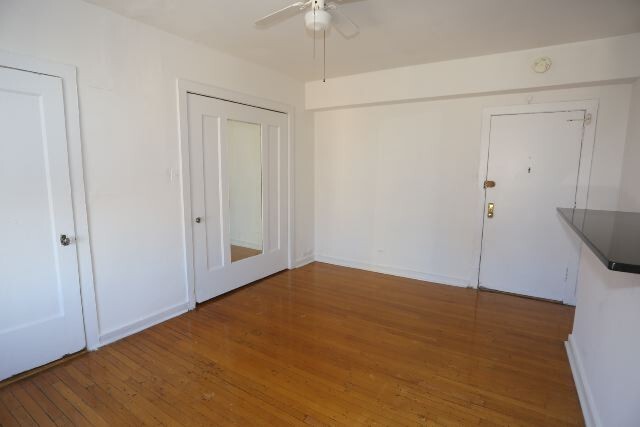 Building Photo - 941 W Carmen Ave