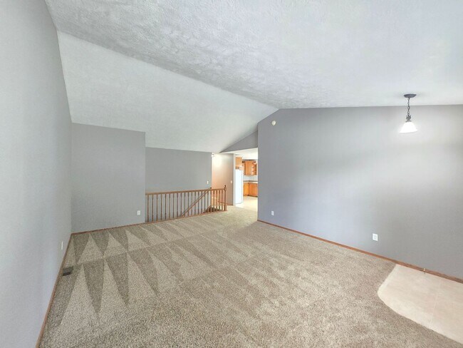 Building Photo - Spacious West Sioux Falls Twinhome with Great Location - Snow and Lawncare Included!!!