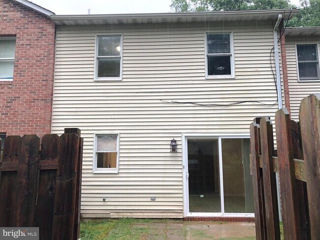 Building Photo - 21632 Shangri-La Wy