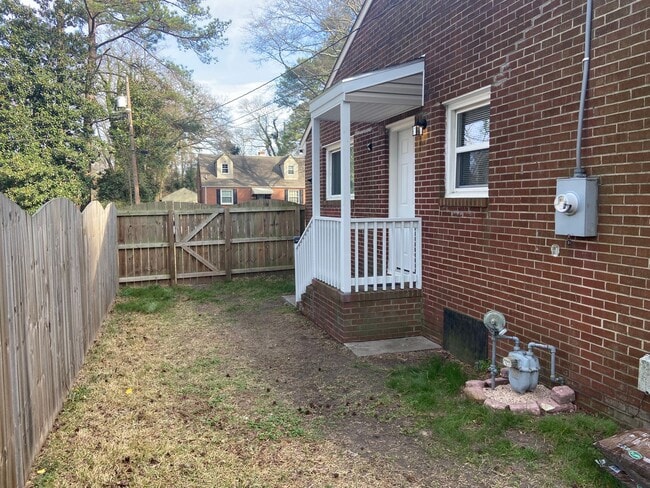 Building Photo - Beautiful one story home in Norfolk