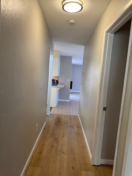 Building Photo - 9437 Fox Creek Dr