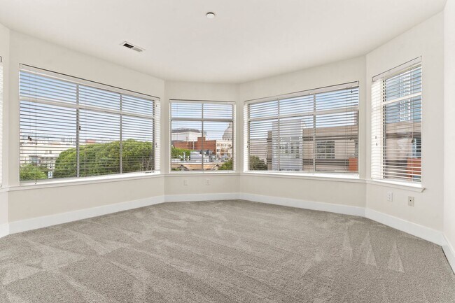 Building Photo - Lovely 2 Bed, 1.5 Bi-Level Hayes Valley Co...