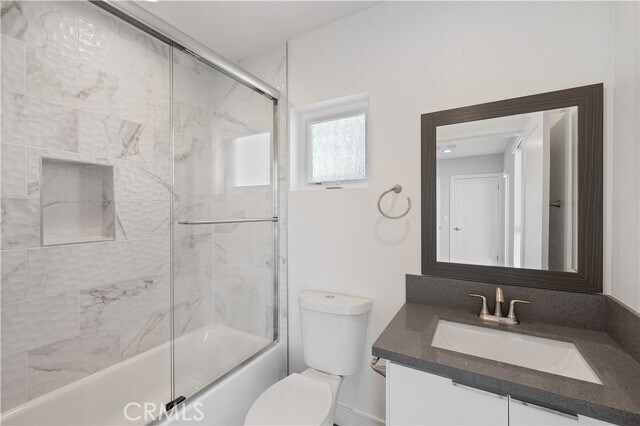 Building Photo - 2733 S La Brea Ave