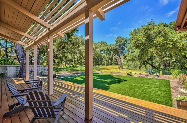 Building Photo - Luxury Living in Corral de Tierra!