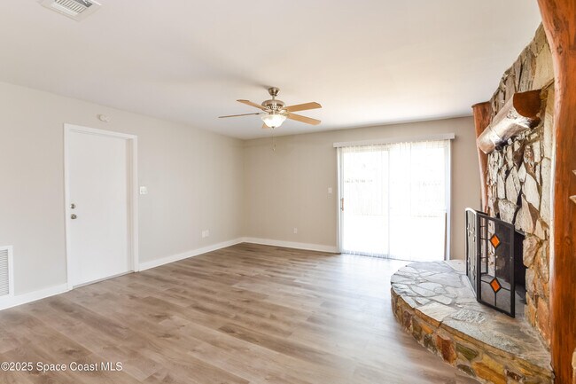 Building Photo - 7405 Calmoso Ave