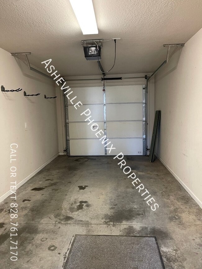 Building Photo - 20 Lilac Fields Way