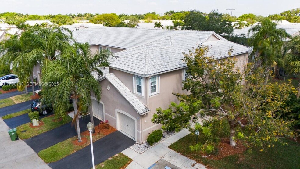 Building Photo - 1999 Madeira Dr