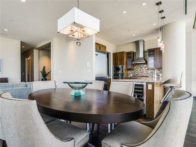 Building Photo - 1301 Throckmorton St