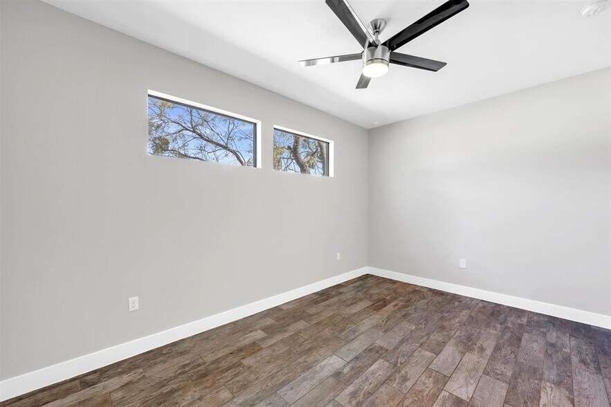 Building Photo - 3205 Douglas Dr
