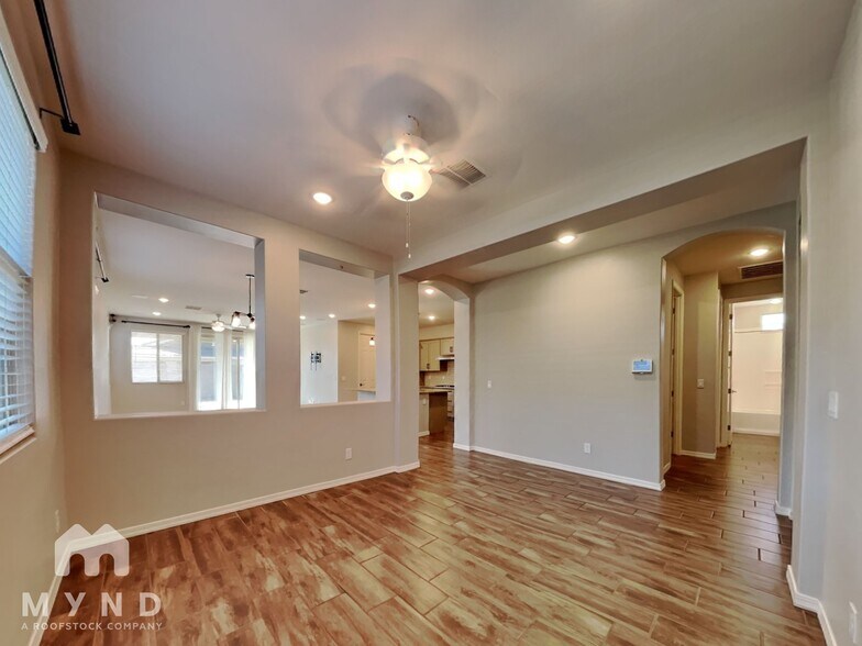 Building Photo - 15093 W Latham St