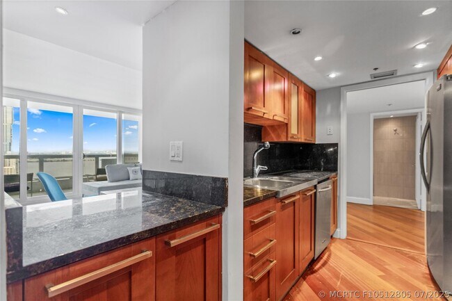Building Photo - 1717 N Bayshore Dr