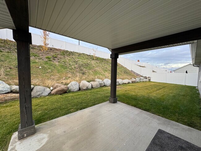 Building Photo - 12772 N Cavanaugh Dr