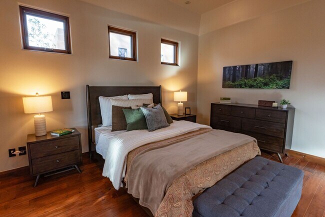 Building Photo - Furnished 3 Bedroom Entrada Home!!