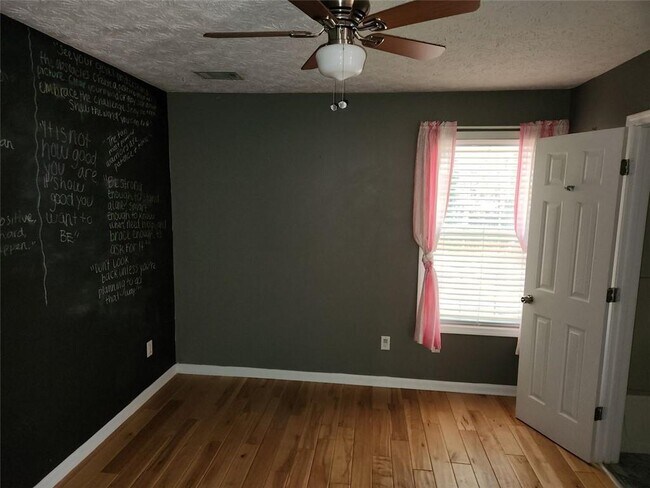 Building Photo - 335 Jon Jeff Dr NW