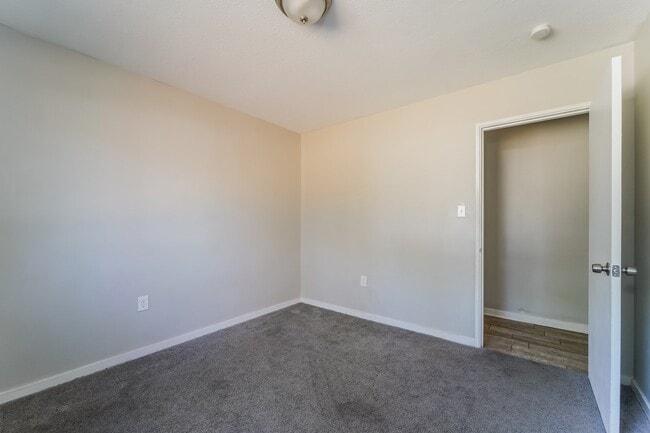 Building Photo - 5409 Queen Mary Ln