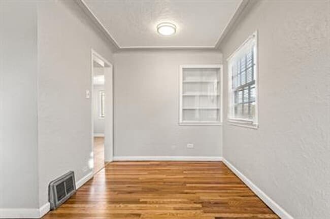 Building Photo - Stylish 4-Bed Home with Finished Basement!