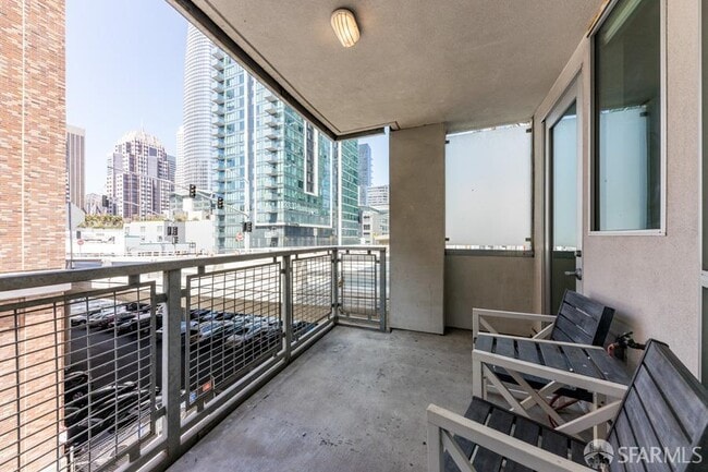 Building Photo - 69 Clementina St