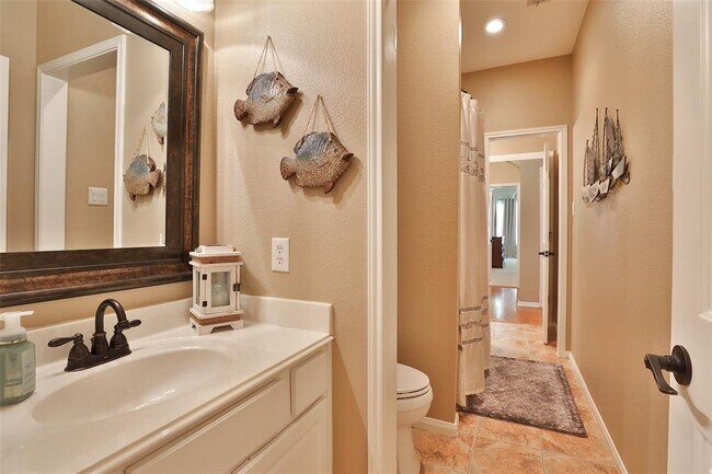 Building Photo - 8414 Green Valley Dr