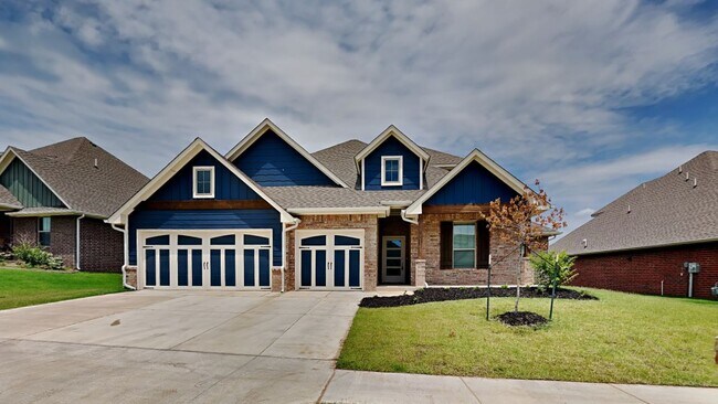 Building Photo - Luxury 5 Bedroom, 3 Bathroom, 3 Car Garage...