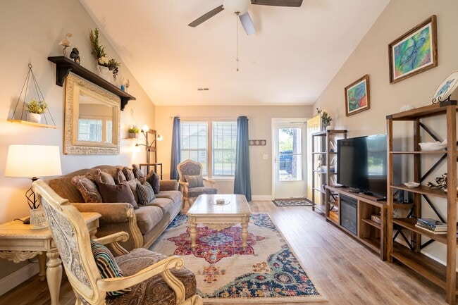 Building Photo - FURNISHED RENTAL-AVAILABLE 3-12 MONTHS STARTING MARCH 4, 2026