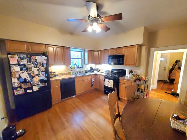 Building Photo - 72 Marshall St