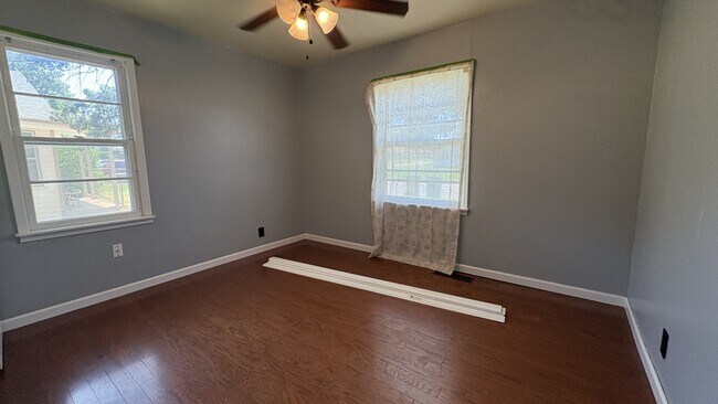 Building Photo - 319 Draper Dr