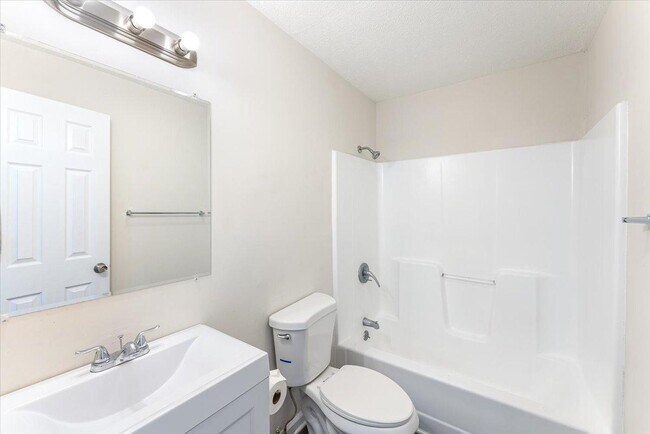 Building Photo - 158 Hamilton Cir