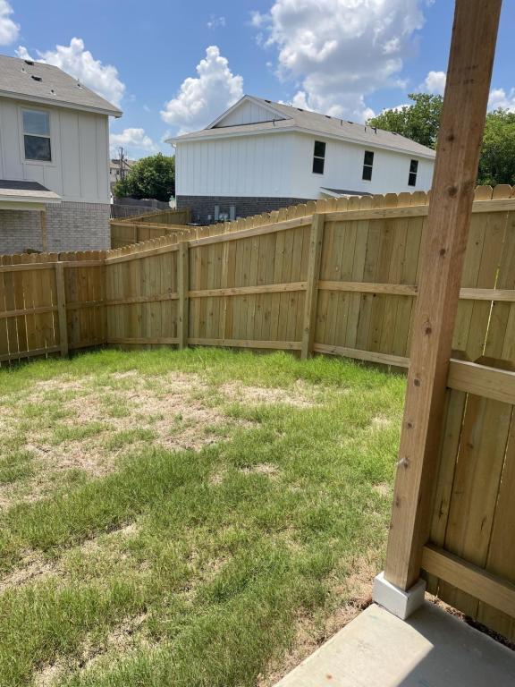 Building Photo - 512 Raymond St