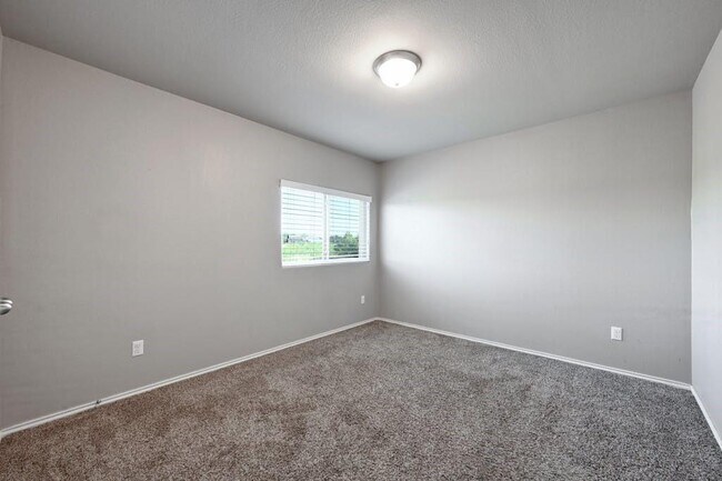 Building Photo - 374 Wincliff Dr