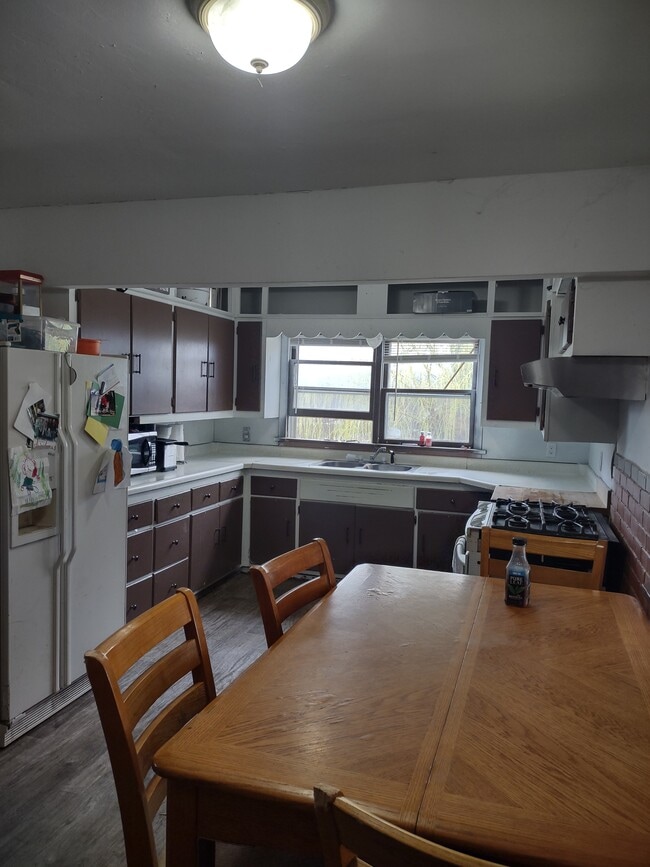 Building Photo - W306S4879 WI-83