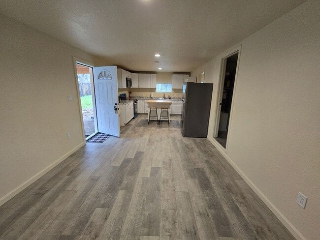 Building Photo - 398schindlerstreet.is4lease.com