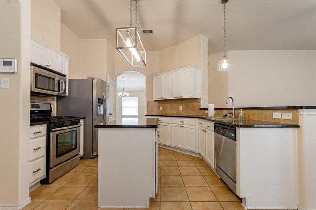 Building Photo - 24807 Lazy Tee Ln