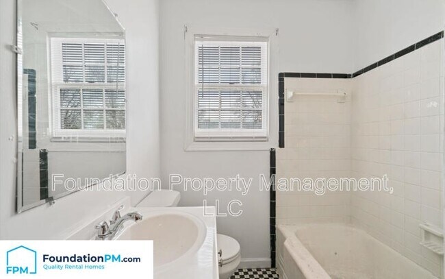 Building Photo - 778 N Merton St