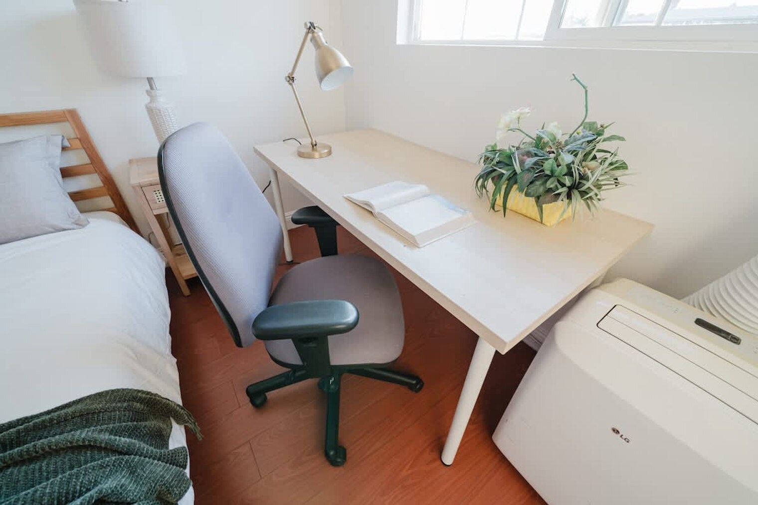 Building Photo - 2304 E 14th St